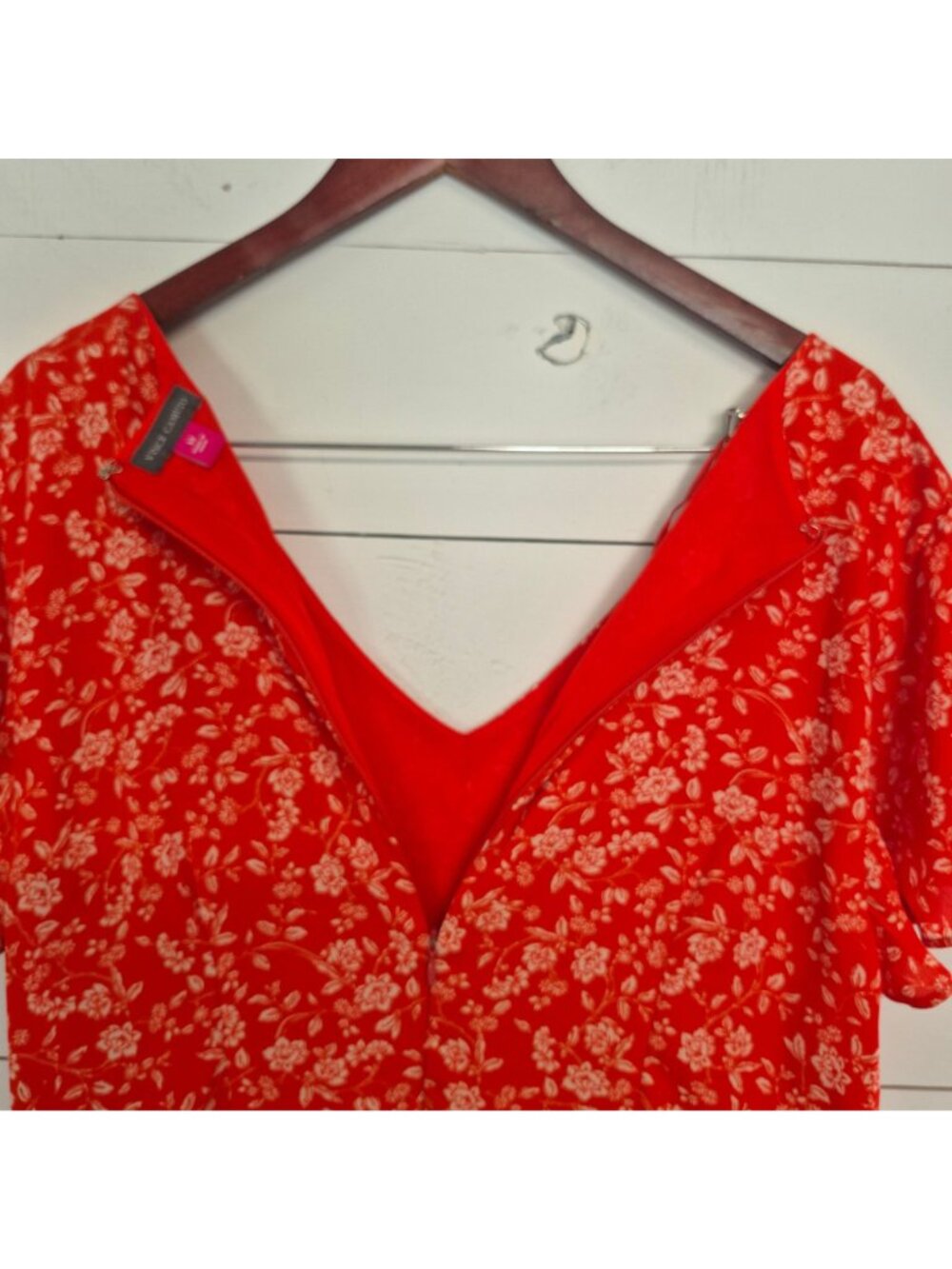 Vince Camuto Women's Red Floral Romper Size 14 Short Sleeve V-Neck Back Zip - Picture 8 of 11